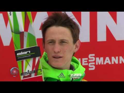 BUČKE E16P03 - ŠPORTNIKI MED POSLUŠANJEM HIMNE