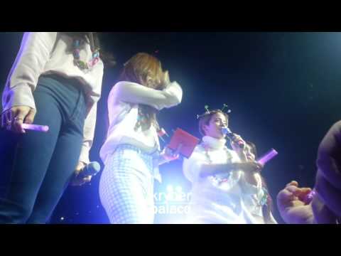 151101 Krystal taking fan letter & Amber dancing (at f(x)'s fan event)