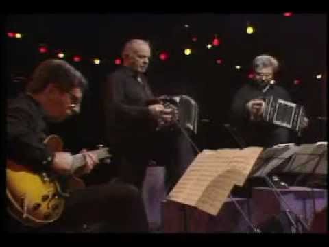 Astor Piazzolla Hora cero, with interview Piazzolla talking about the Bandoneon