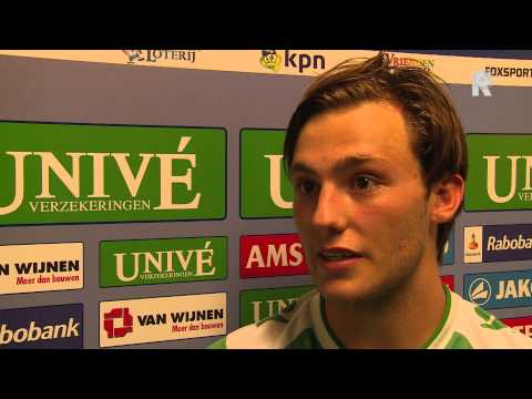 Joris van Overeem na zijn winnende goal voor FC Dordrecht
