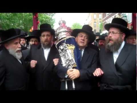 Hachnosas Sefer Torah - Skver Boro Park