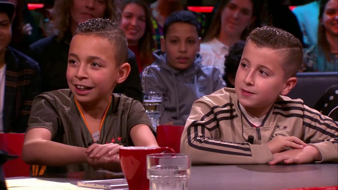 Thumbnail for article: Mooi: jonge fans vertellen over favoriet Ziyech na 'veldbestormer' in Lille