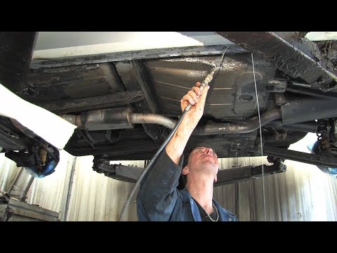 Anti-roest behandeling van een oldtimer door Dinitrol anti roest center Gosliga & Zn te Leeuwarden