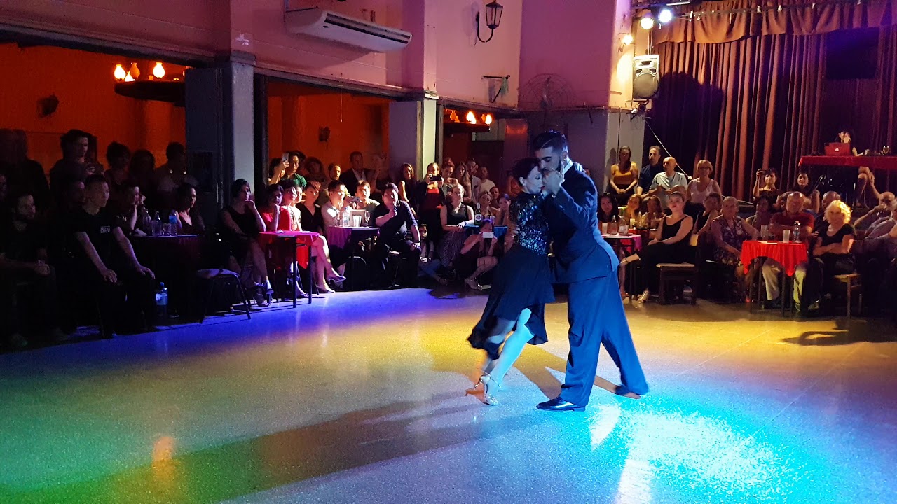 GUILLERMINA QUIROGA improvisa un tango junto a FERNANDO CARRASCO en Viva La Pepa Milonga