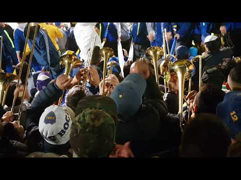 "La azul y oro es mi pasión/ Llors river el ciclón y la academia Boca vs Alianza Lima" Barra: La 12 &bull; Club: Boca Juniors &bull; País: Argentina
