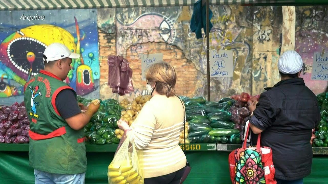 Inflação sobe para 4,76% no Brasil nos últimos 12 meses | AFP