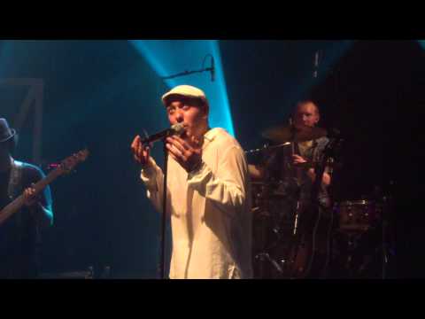 HK & les Saltimbanks - "Passer ma vie" live @la Cigale 2
