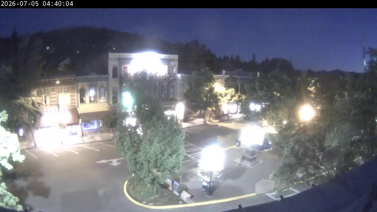 Live webcam view of Ashland Downtown Plaza Cam