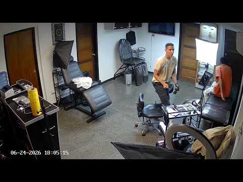 CCTV captures M7.5 Earthquake shakes a tattoo store in Chacao, Miranda, Venezuela