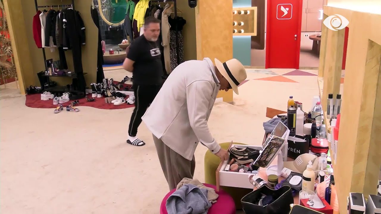 Vazhdon misioni i Erjolës dhe Julit, duhet të marrin të gjitha cigaret nga banorët