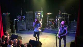 Download lagu Drowning Pool “One Finger and a Fist” mp3 Download lagu Drowning Pool “One Finger and a Fist” mp3