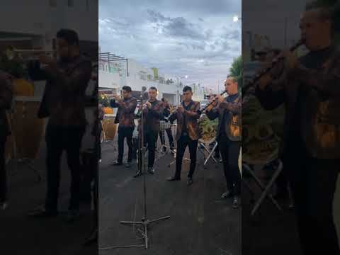Tocando pura música instrumental de viento al estilo de Banda los populares del llano