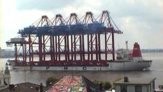 preview picture of video 'MS ZHEN HUA 20 bringt 5 Kräne nach Hamburg'