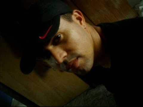 Mc Braço ao vivo no querô.WMV