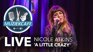 Nicole Atkins - 'A Little Crazy' live bij Muziekcafé