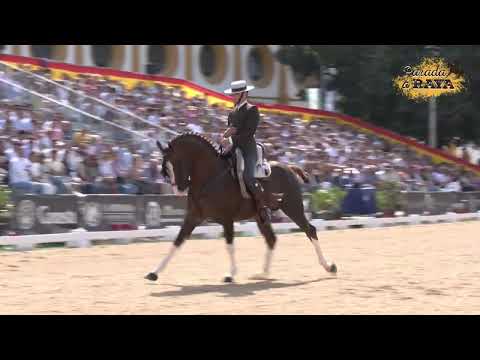 Manuel Estrada Lopez con Patas Blancas