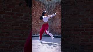 Download lagu Puff Daddy [feat. Faith Evans & 112] - I'll Be Missing You | Dance Cover | Vaishnavi #dance #shorts mp3