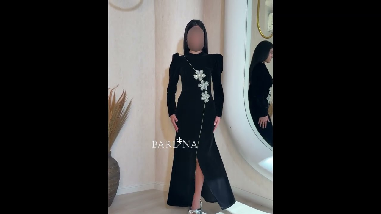 A soft black dress with a subtle front slit. - XXL