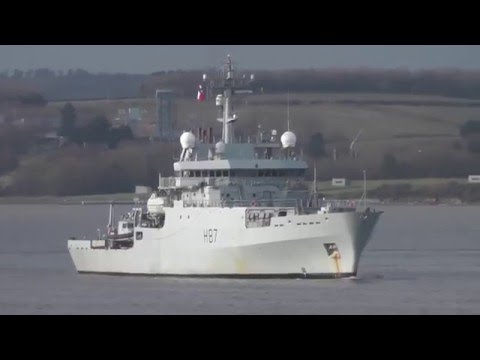 HMS Echo H87 leaves Devonport, Plymouth: 5th Jan 2016