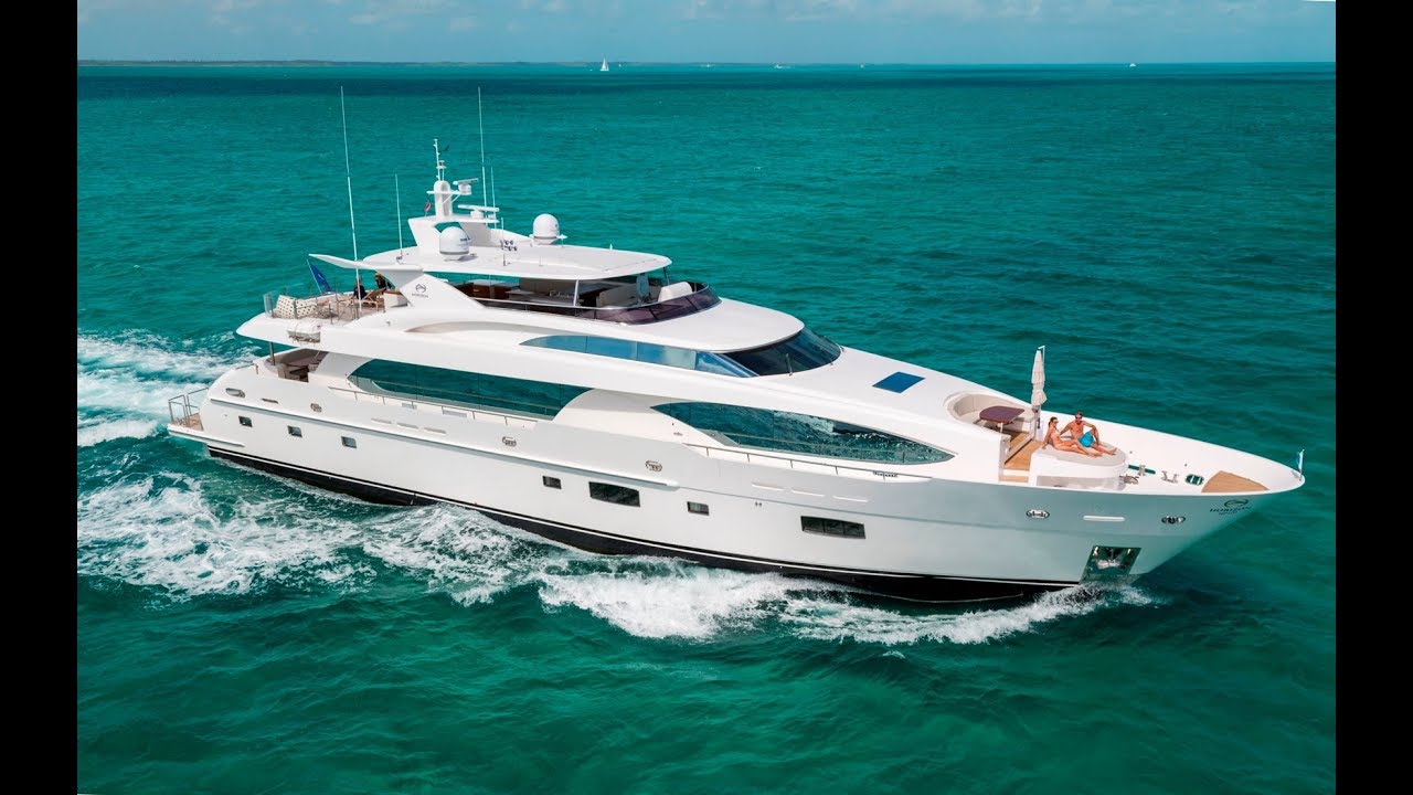 Horizon RP120 Luxury Superyacht Model