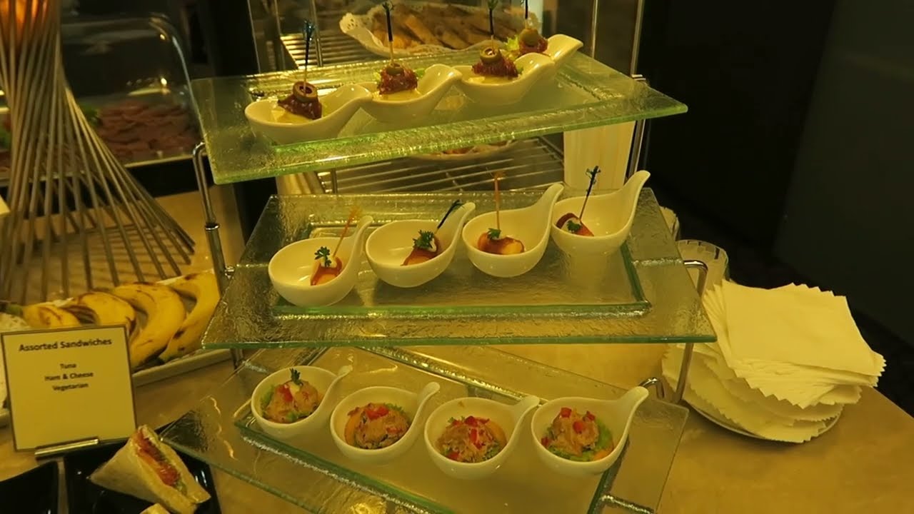 Singapore Airlines SilverKris Business Class Lounge thumbnail
