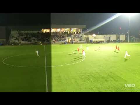 Arthur Desot scoort weergaloos doelpunt vanaf eigen helft in Mandel United- Wetteren