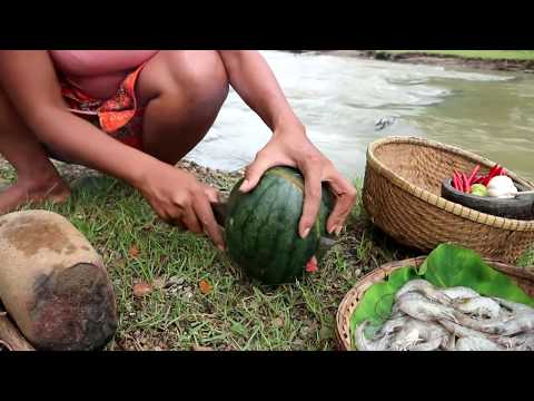 Survival skills: Burnt shrimp in watermelon for food - Cooking shrimp eating delicious Video