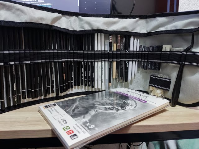 Vídeo relacionado con HIFORNY Juego de dibujo de 42 piezas, kit de dibujo con lápices de grafito y carbón, herramientas de mezcla, borradores y accesorios, estuche de viaje portátil con cremallera para artistas y