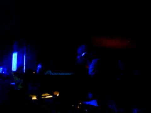 Dennis Ferrer Krush Oostende