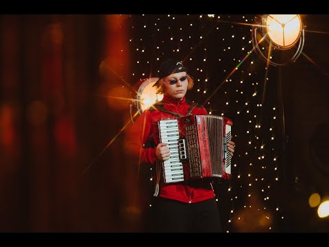 Edvards Strazdiņš "Uz Tukumu pēc smukuma" | Vecgada šovs "Tiekamies 2025!"