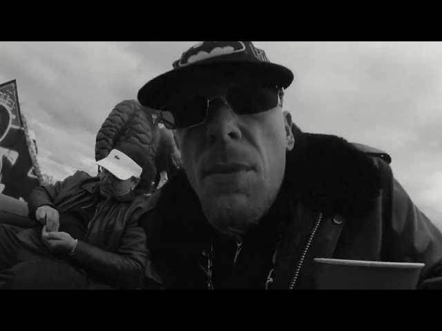 Video zu 'Bissu Dumm' ansehen Video zu 'Bissu Dumm' ansehen