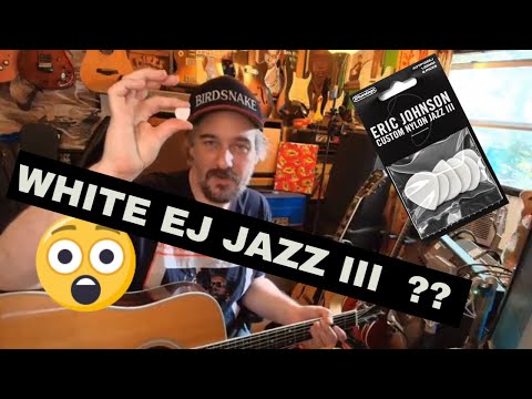 Eric Johnson Jazz III White vs Red: Tone & Durability Comparison