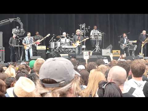 Hall & Oates performing "Family Man" live @ Outside Lands in San Francisco August 11, 2013