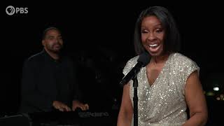 Gladys Knight Performs &quot;Midnight Train to Georgia&quot;