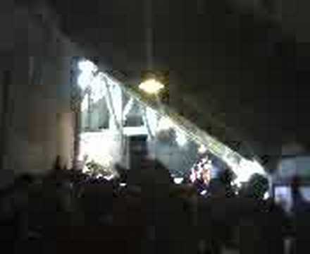 "De la B me voy a ir." Barra: Los Borrachos de Morón &bull; Club: Deportivo Morón