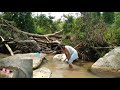 Mandi Di Sungay Kamar Mandi