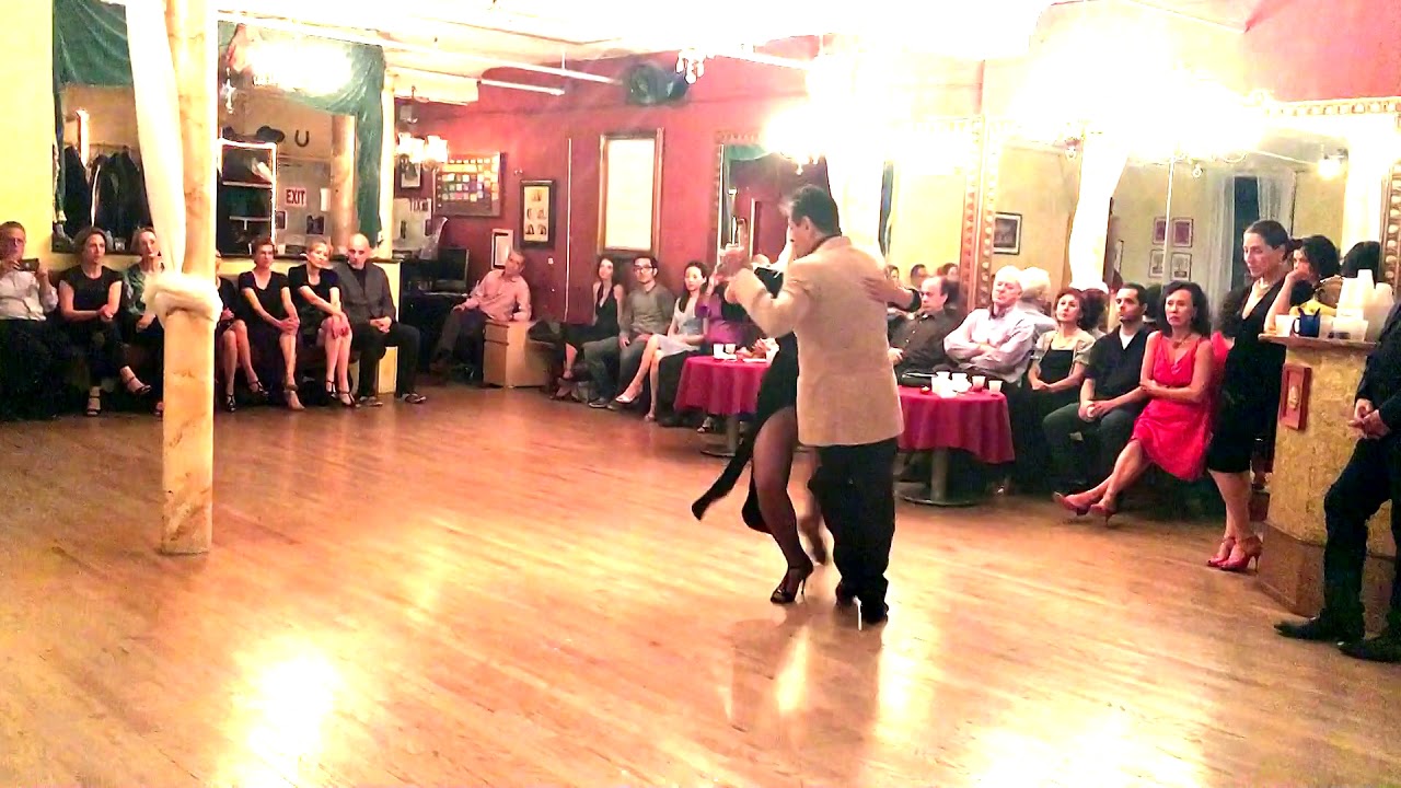 Eddy Hernandez & Tamara Bisceglia (30), improvising a Vals at Domingo Tango Club, NY (2/3)