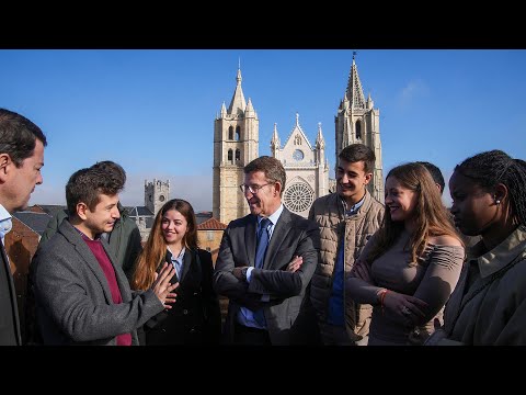 Feijóo y Mañueco participan en un coloquio sobre Educación