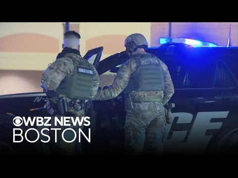 SWAT officer shot, suspect killed in shooting at Family Dollar in Spencer