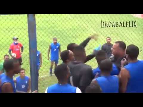 Torcida do Bacabal protesta após má fase do time