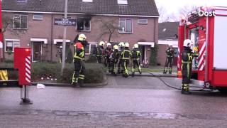 preview picture of video 'Brand op bovenverdieping van huis in Hengelo'