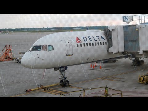 Delta Airlines Boeing 757-200 taking off from Detroit Wayne County Intl