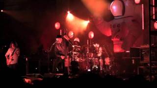 Primus &#39;Coattails of a Dead Man&#39; Live at Vibes 2010