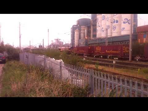 Redsheds favourite Redshed 66077 working 418P,Grange mouth to Daventry .