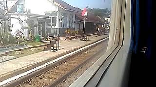 preview picture of video 'KA 41 Gajayana ngebut di stasiun Kesamben'