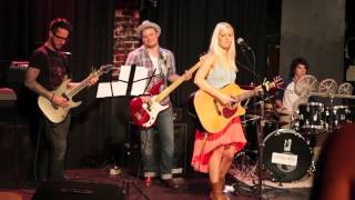 Emily Elle - These Dreams - Live