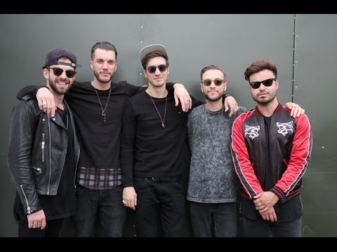 Young Guns Entrance on the Main-stage at Reading Festival 2014
