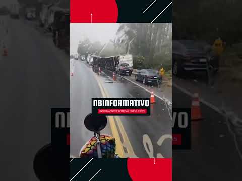 Caminhão tomba na BR 376 em Ortigueira.