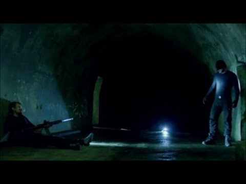 Vladimir se sacrifica para que Daredevil escape - DAREDEVIL 1X06
