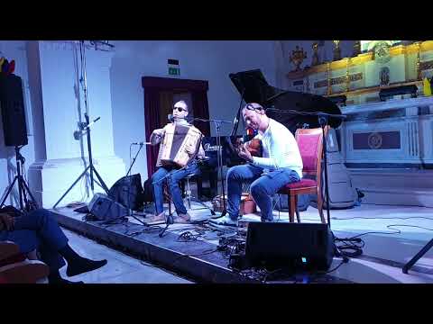 Trani, Massimo Tagliata e Andrea Dessì suonano "Non vivo più senza te".